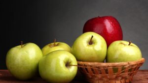 Bucce di mela: ecco come trasformarle in delizie croccanti e salutari!