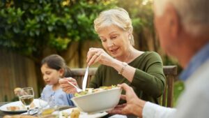 Hai più di 60 anni? Scopri quali cibi dovresti assolutamente evitare