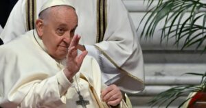 Papa Francesco non parteciperà alla Via Crucis.