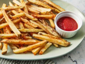 Scoperto altro effetto negativo delle patatine fritte: l’allerta degli scienziati