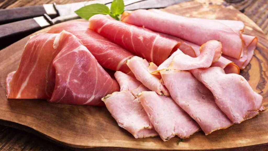 Prosciutto cotto e crudo: quale fa più male alla salute?