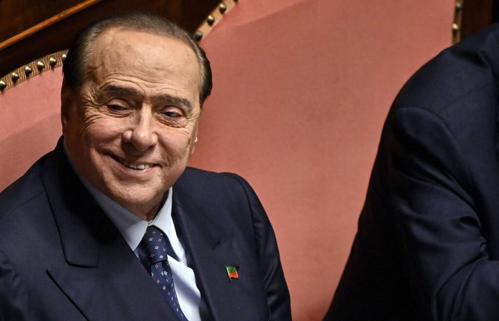 Silvio Berlusconi ha la polmonite.