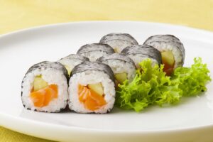 11enne rischia di soffocare con il sushi, salvato dalla madre: ecco come