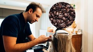 Ecco una tinta per capelli completamente naturale usando il caffè: puoi dire addio alla ricrescita