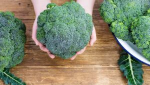 Qual è il modo più sano per cucinare i broccoli?
