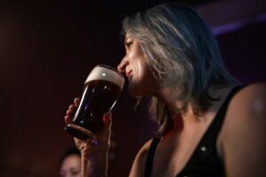 Scopri cosa succede se bevi birra tutte le sere