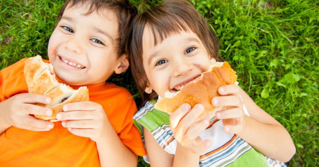 Qual è l’orario giusto per la merenda dei tuoi figli? La guida per i genitori