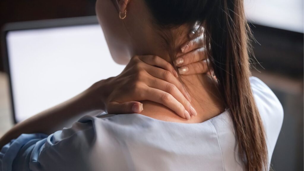 Soffri di mal di collo? I metodi naturali che possono aiutarti: la lista