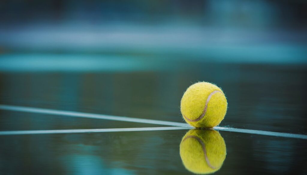 Ecco come usare la pallina da tennis per sciogliere le tensioni muscolari