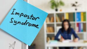 Pensi di non meritare il successo che hai ottenuto? Ecco cosa è la sindrome dell’impostore e come affrontarla