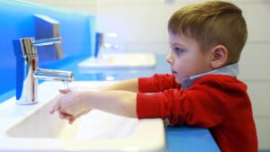 Lavarsi le mani: un gesto semplice che salva milioni di vite