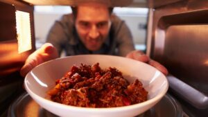 Come gratinare nel forno a microonde? Quello che devi sapere