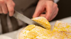 La torta al limone più veloce del mondo: un tripudio di sapore pronto in 15 minuti!