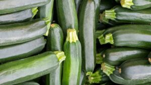 Illusione ottica: metti alla prova le tue abilità e trova il cetriolo tra le zucchine! Hai solo 10 secondi!