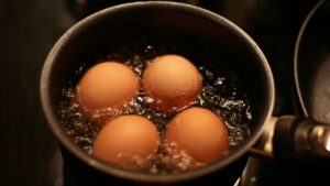Come si fa a capire quando le uova sode sono pronte?