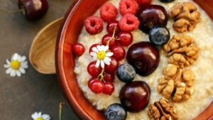 Perché dovresti mangiare le noci a colazione