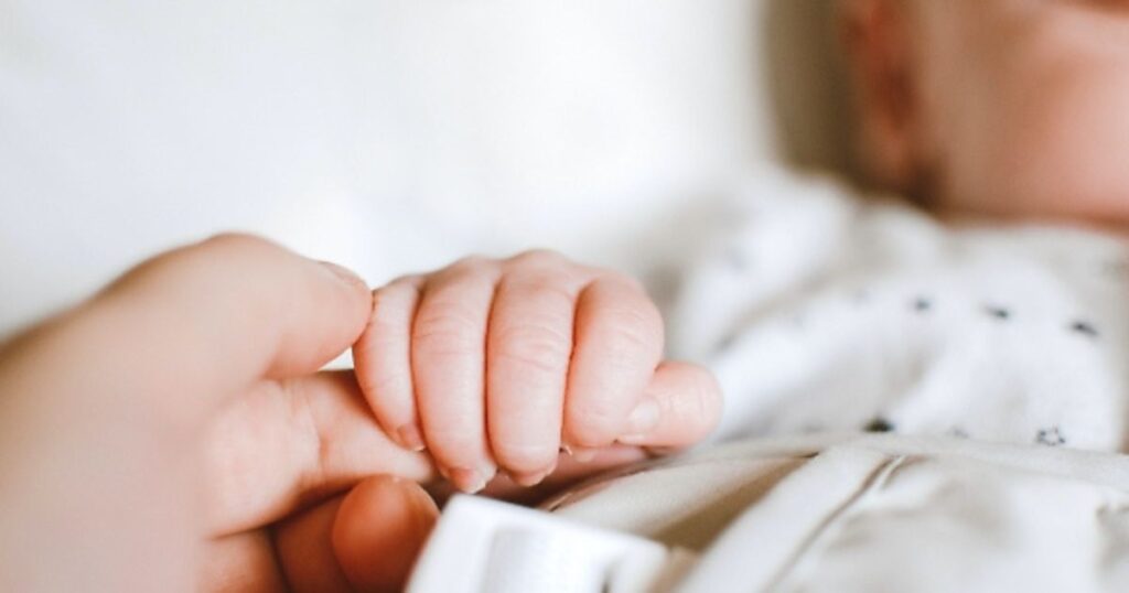 Pronto Soccorso chiuso, neonata muore tra le braccia del padre