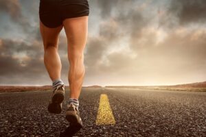 Come tonificare le gambe dopo i 50 anni: gli esercizi