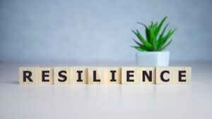 La forza della resilienza: come sviluppare la capacità di affrontare le sfide e mantenere il benessere emotivo