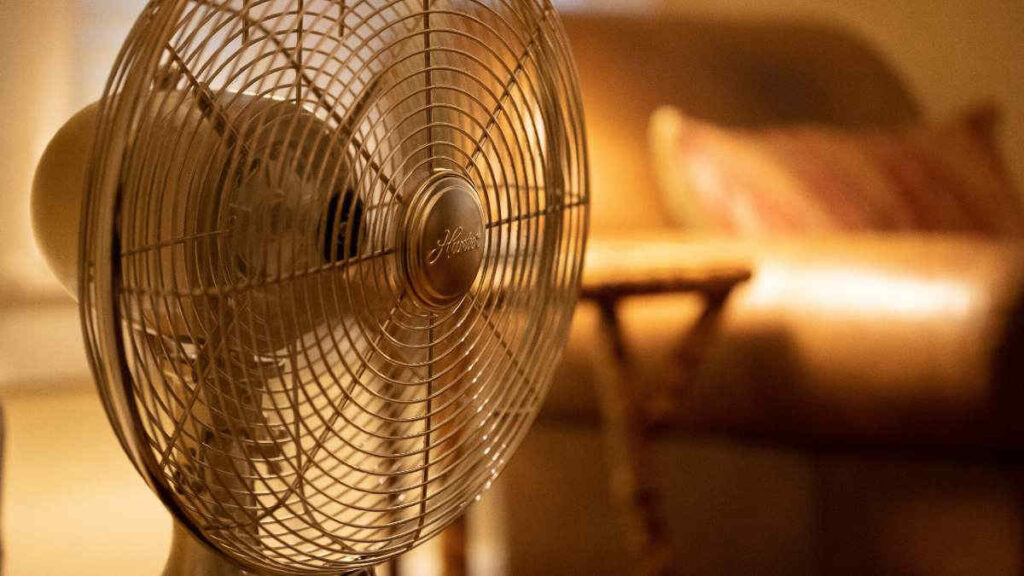 Tieni acceso il ventilatore per tutta la notte? Ecco cosa rischi