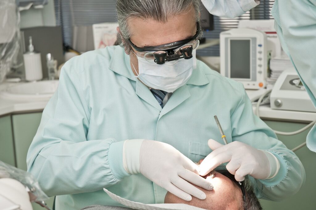 Muore a 45 anni dopo un intervento dal dentista