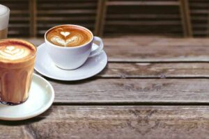 Cosa succede al tuo corpo se ogni giorno bevi una tazza con latte e caffè?