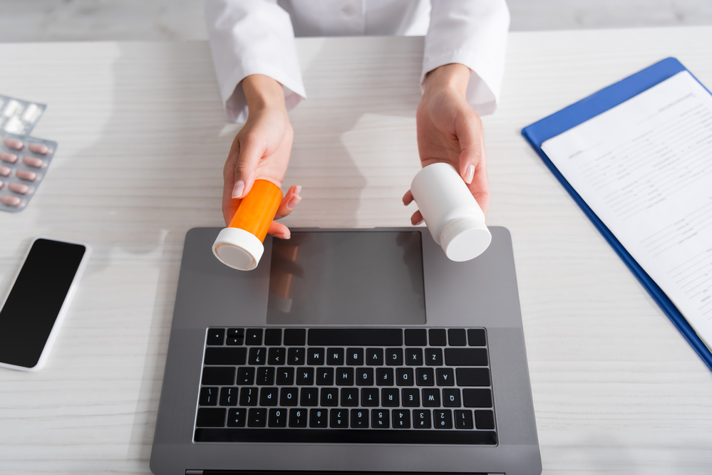 Farmacia online vs Farmacia fisica: le differenze e i vantaggi