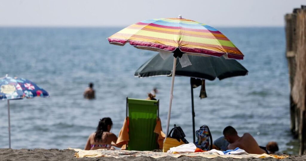 Bimbo di 8 anni non respira al mare, salvato da un carabiniere