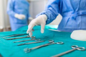 Cosa fa la differenza per il chirurgo? La vestizione del personale in sala operatoria