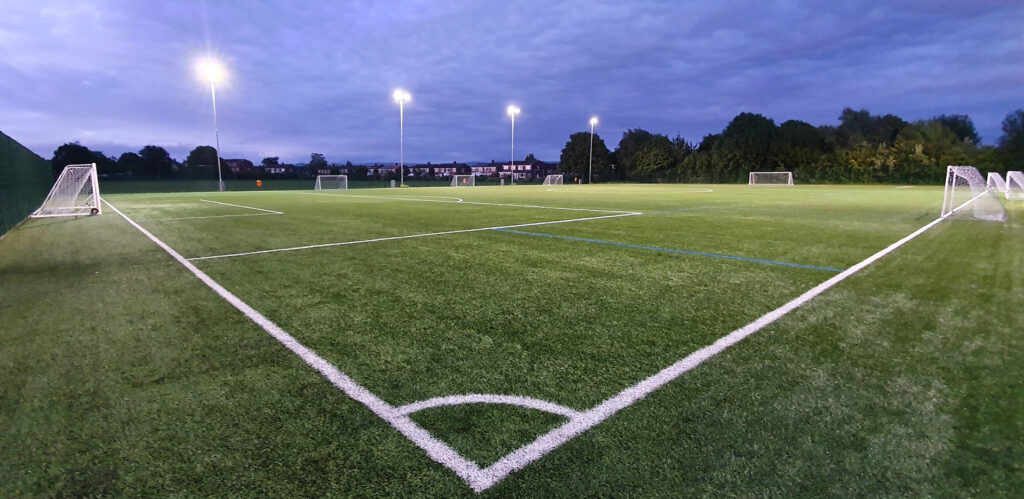 “Ho un formicolio alle mani”, 15enne si accascia sul campo di calcio e muore