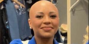 Armani Latimer senza parrucca in campo: un gesto storico per le donne con alopecia