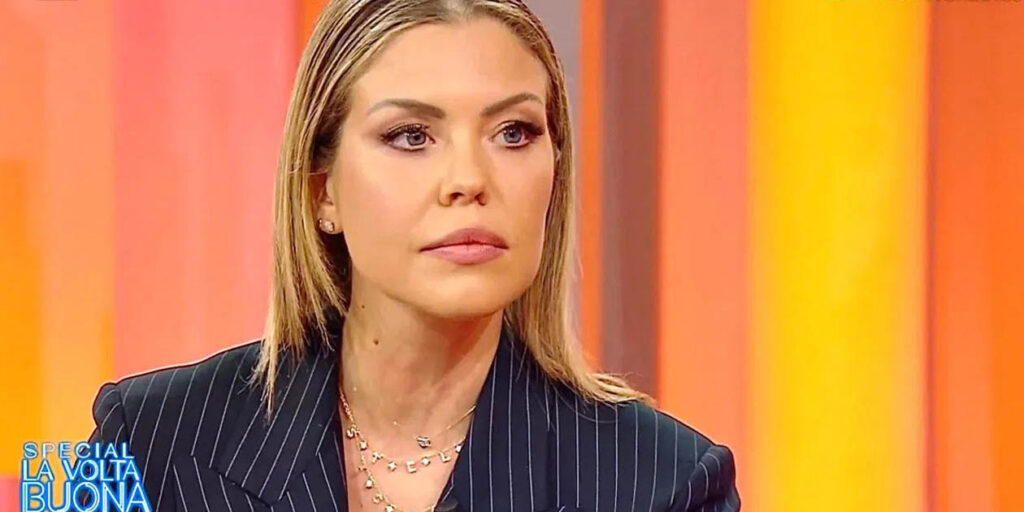 Diastasi addominale dopo il parto, lo sfogo di Costanza Caracciolo: “Body shaming e dolori che nessuno vede”
