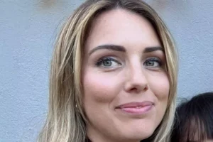 Donna ‘quasi morta’ su un volo di 13 ore dopo aver preso una pillola usata da molti
