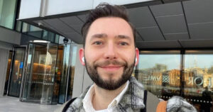 “Mi dicevano che erano solo tonsille, ma era cancro”: la storia di Pawel