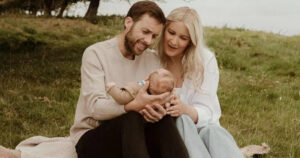 Papà malato terminale anticipa il Natale per il figlio neonato