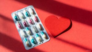 Colchicina: il farmaco antico che potrebbe proteggere il cuore