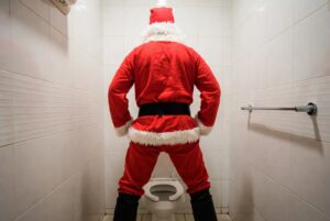 Che colore ha la tua pipì? Cosa rivela davvero sulla tua salute (anche a Natale)