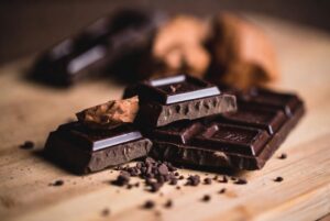 Lo studio che spiega perché il cioccolato fondente fa bene