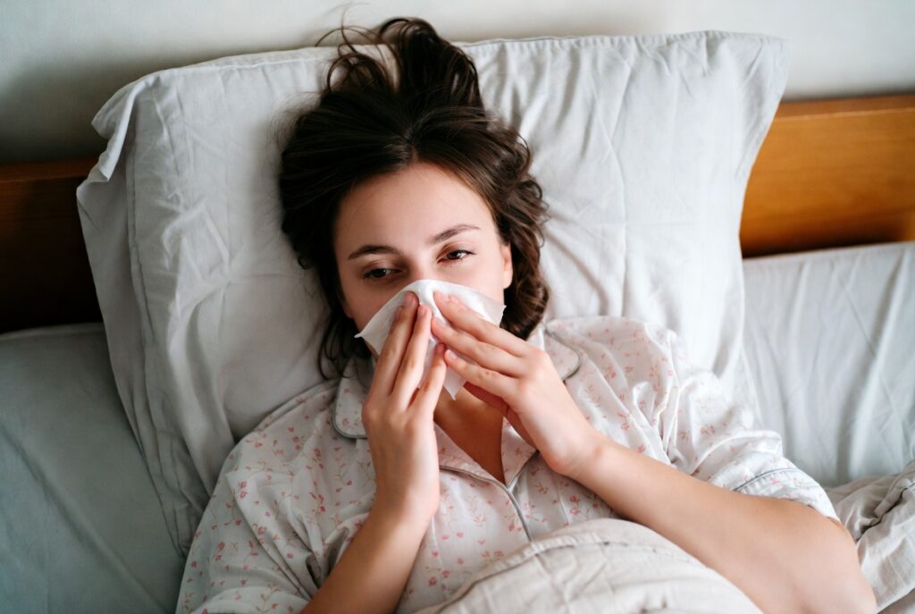 Donna con l'influenza