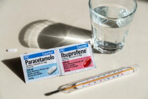 Paracetamolo o ibuprofene? La guida semplice per scegliere il farmaco giusto