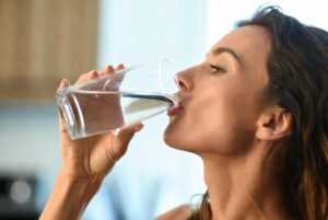 Quanta acqua serve davvero al tuo corpo ogni giorno