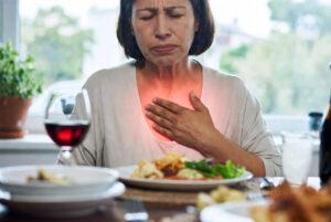 Reflusso gastroesofageo: i 13 alimenti che peggiorano i sintomi