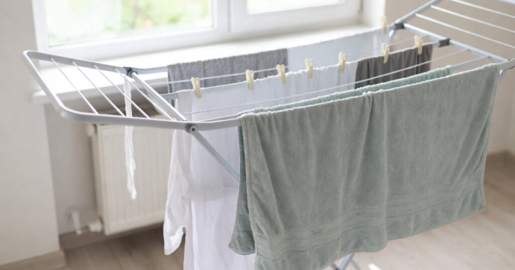 Panni stesi in casa