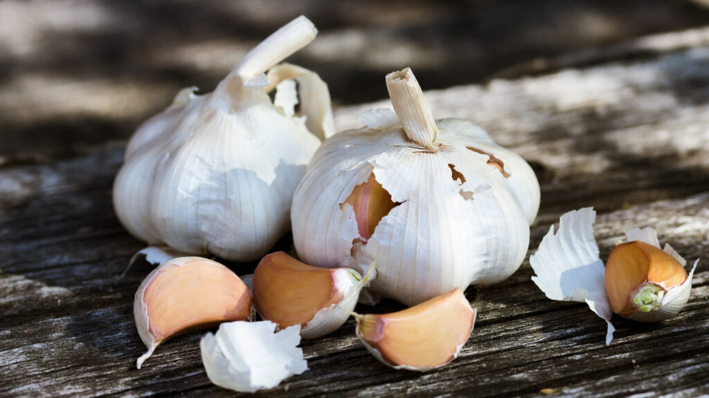 Mangiare aglio ogni giorno per un mese: gli effetti sul corpo che pochi conoscono