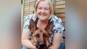 Il cane non smetteva di annusarle il respiro: così ha salvato la sua padrona