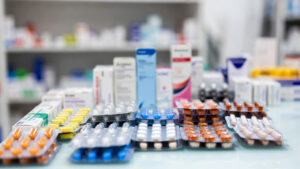 Ibuprofene e altri antinfiammatori: l’allarme sui possibili rischi per i reni