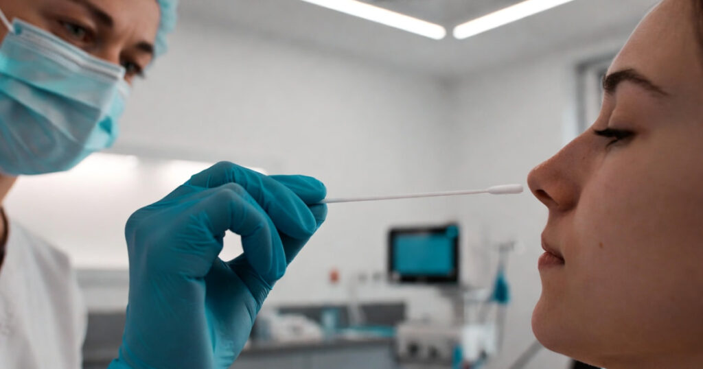 Un semplice tampone nasale può scoprire l’Alzheimer prima dei sintomi