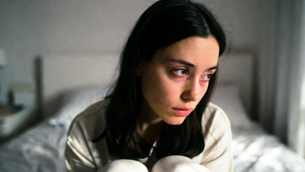 Tiroide pigra: 7 sintomi dell’ipotiroidismo che si confondono con la stanchezza