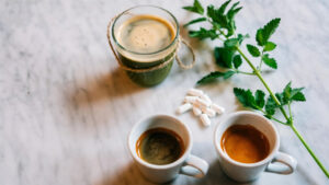 Caffè e ossa: quante tazze al giorno sono sicure secondo la scienza