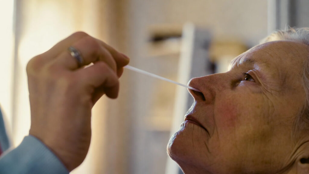 Un tampone nel naso rivela l’Alzheimer prima ancora che tu te ne accorga